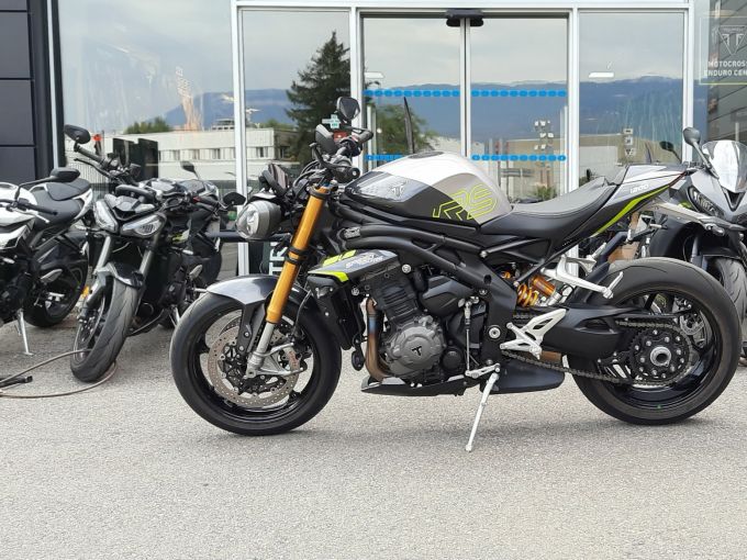 TRIUMPH SPEED TRIPLE 1200 RS 4