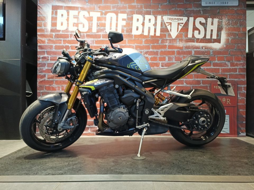 TRIUMPH SPEED TRIPLE 1200 RS 4
