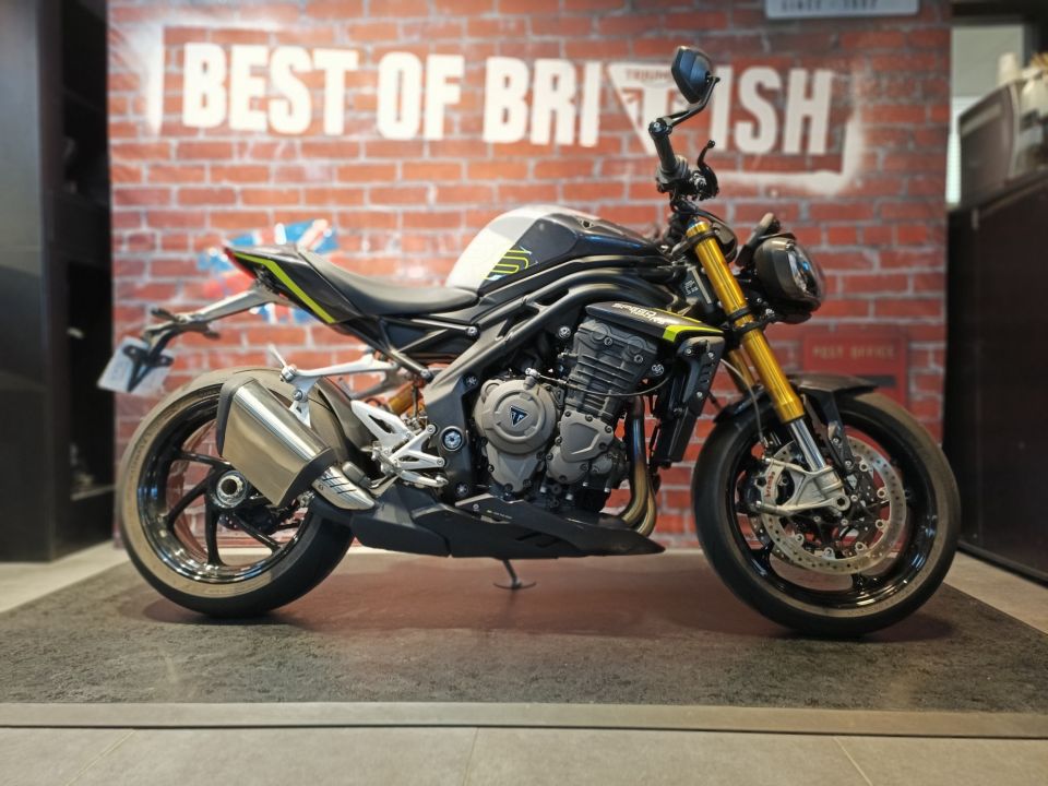 TRIUMPH SPEED TRIPLE 1200 RS 4