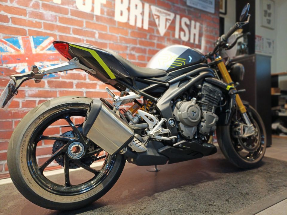 TRIUMPH SPEED TRIPLE 1200 RS 4
