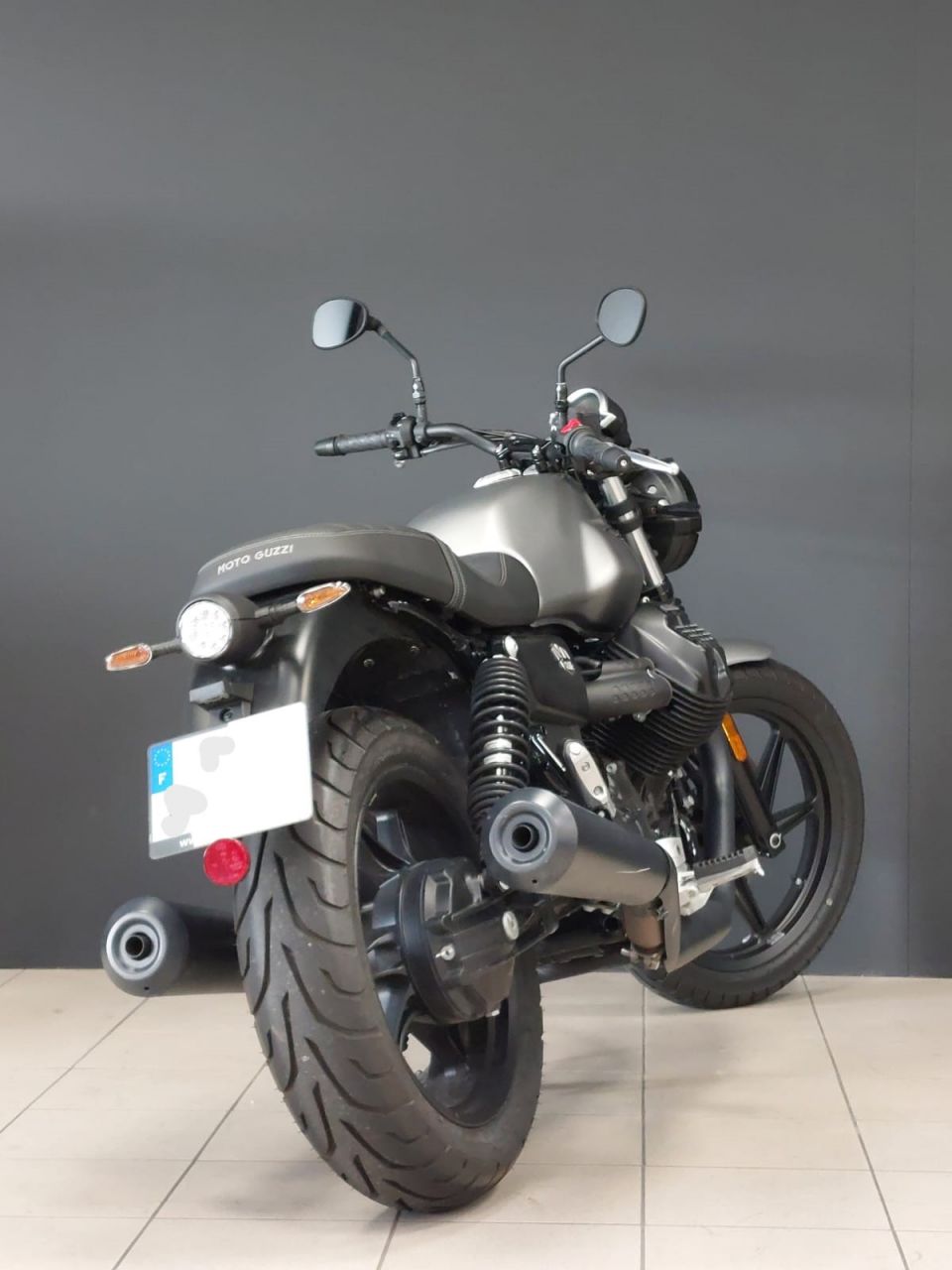 MOTO GUZZI V7 STONE 4