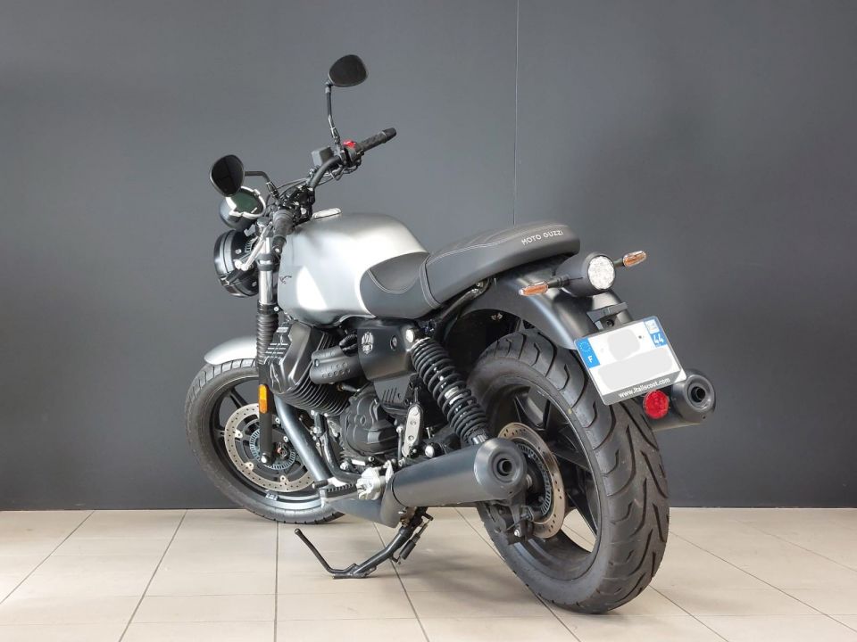 MOTO GUZZI V7 STONE 4