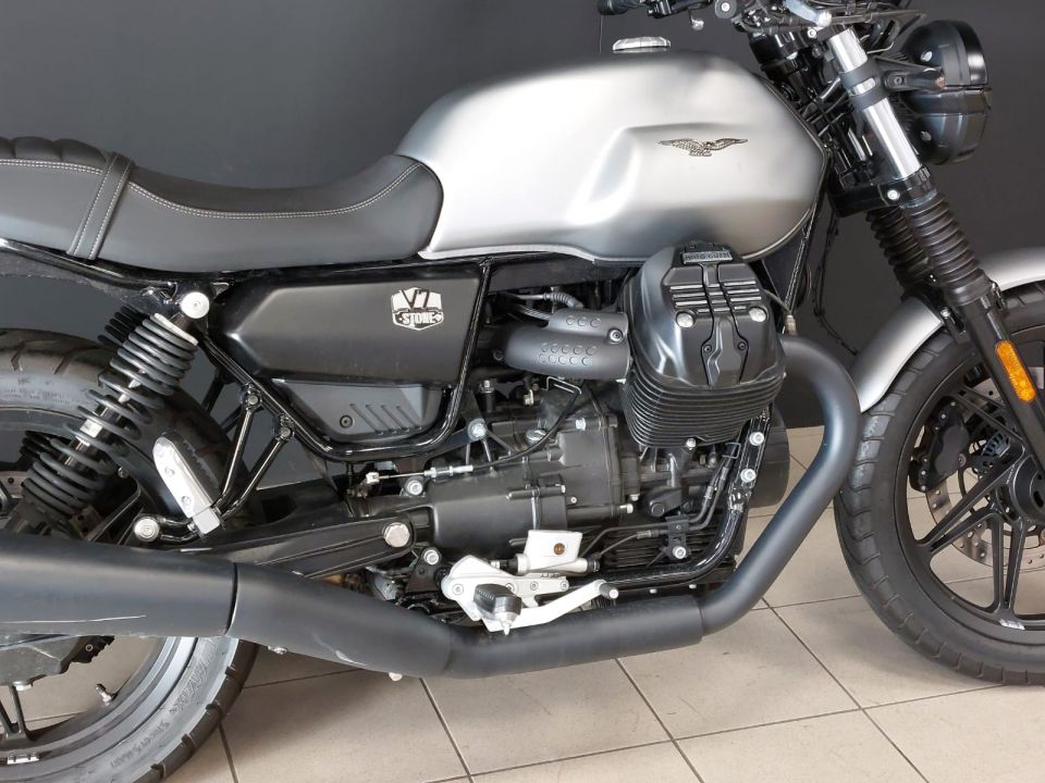 MOTO GUZZI V7 STONE 4