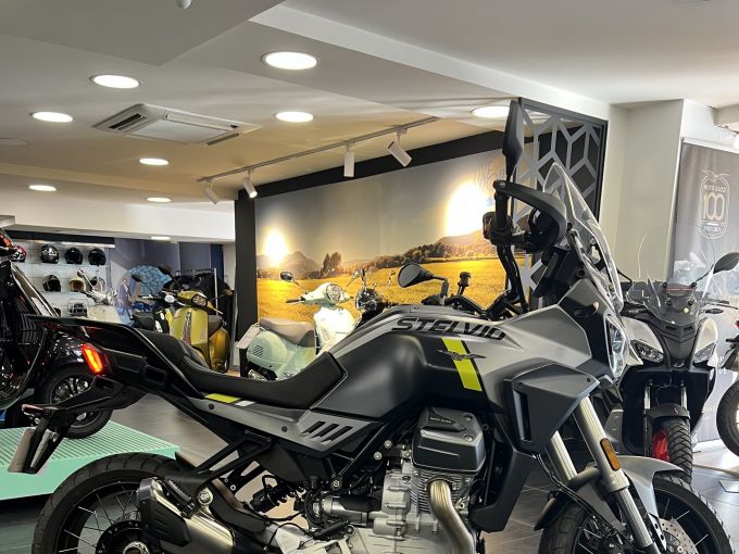 MOTO GUZZI STELVIO 4