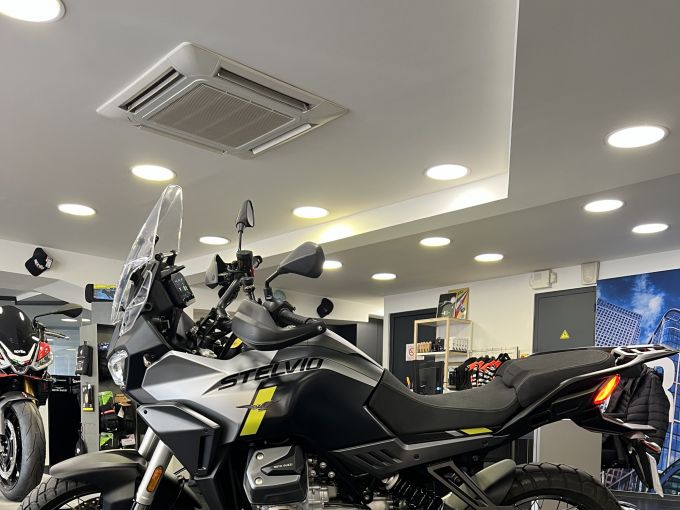 MOTO GUZZI STELVIO 4