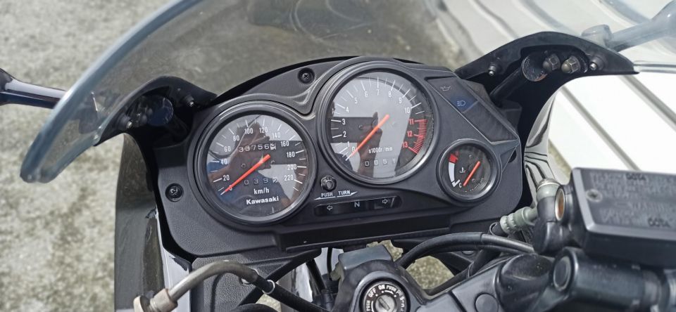 KAWASAKI GPZ 500 S 4