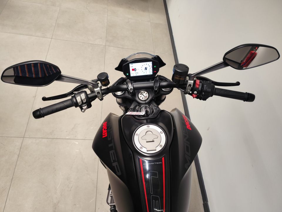 DUCATI MONSTER 900 4