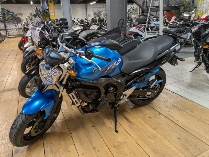 YAMAHA FZ6 (98CV) 4