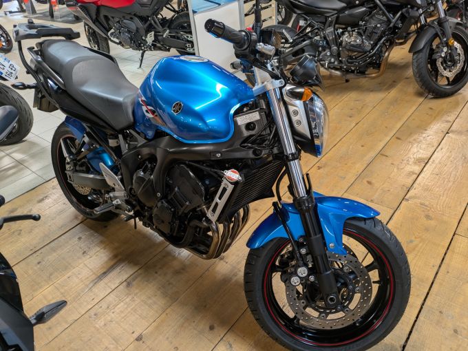 YAMAHA FZ6 (98CV) 4