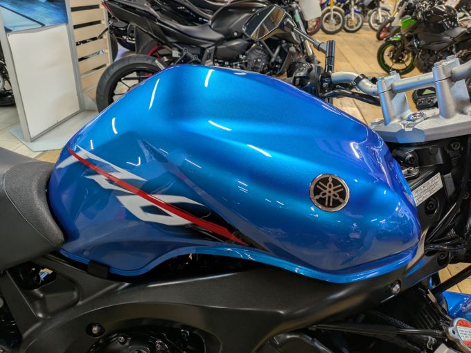 YAMAHA FZ6 (98CV) 4