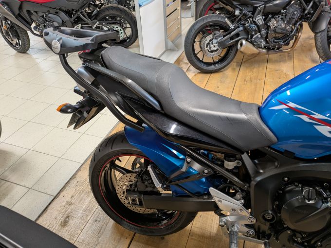 YAMAHA FZ6 (98CV) 4