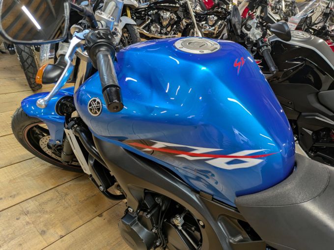 YAMAHA FZ6 (98CV) 4