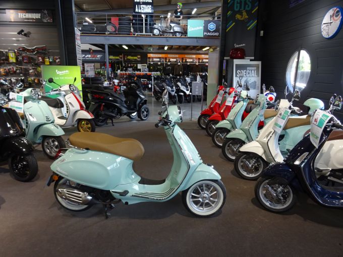 VESPA PRIMAVERA 125 4