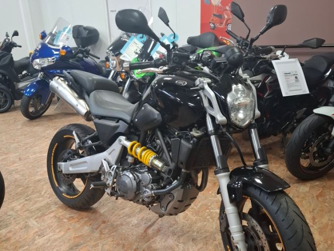 YAMAHA MT-03 4