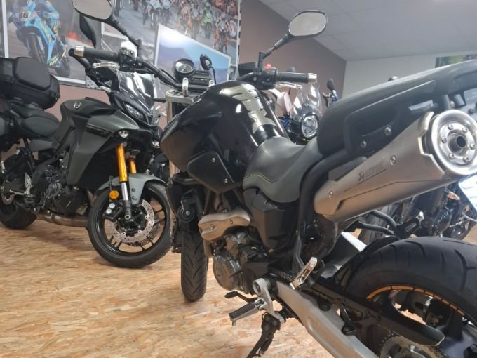 YAMAHA MT-03 4