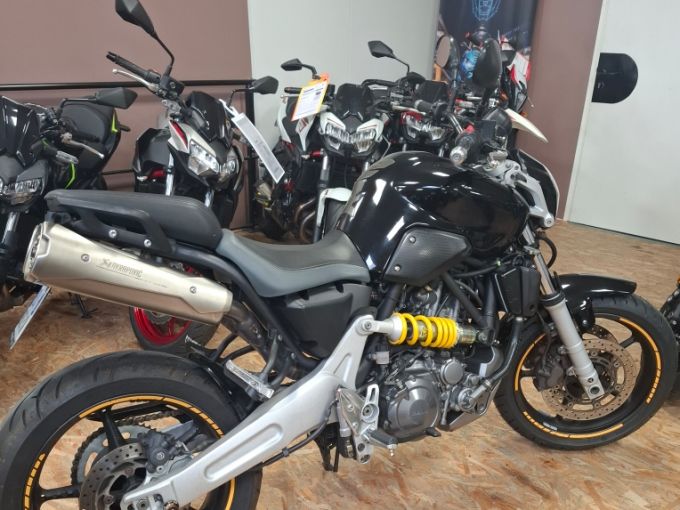 YAMAHA MT-03 4