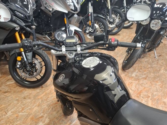YAMAHA MT-03 4