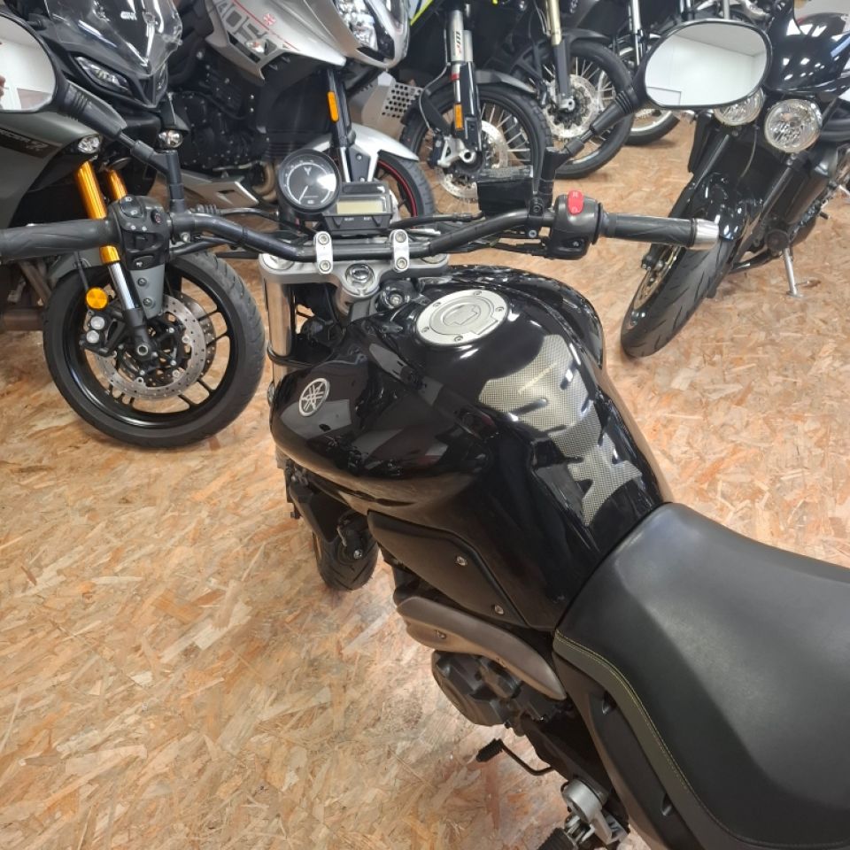 YAMAHA MT-03 4