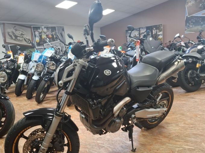 YAMAHA MT-03 4