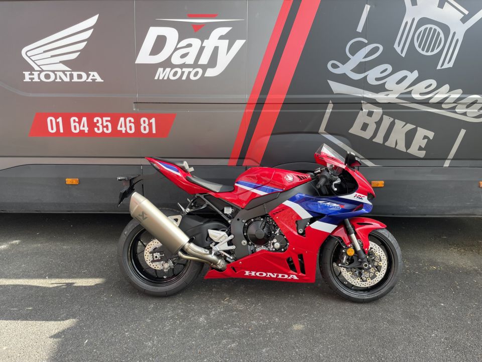 HONDA CBR 1000 RR-R 4