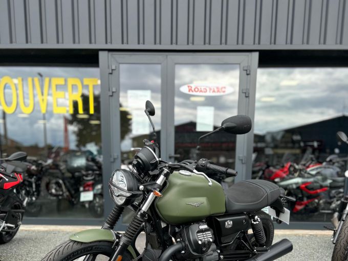 MOTO GUZZI V7 STONE 4