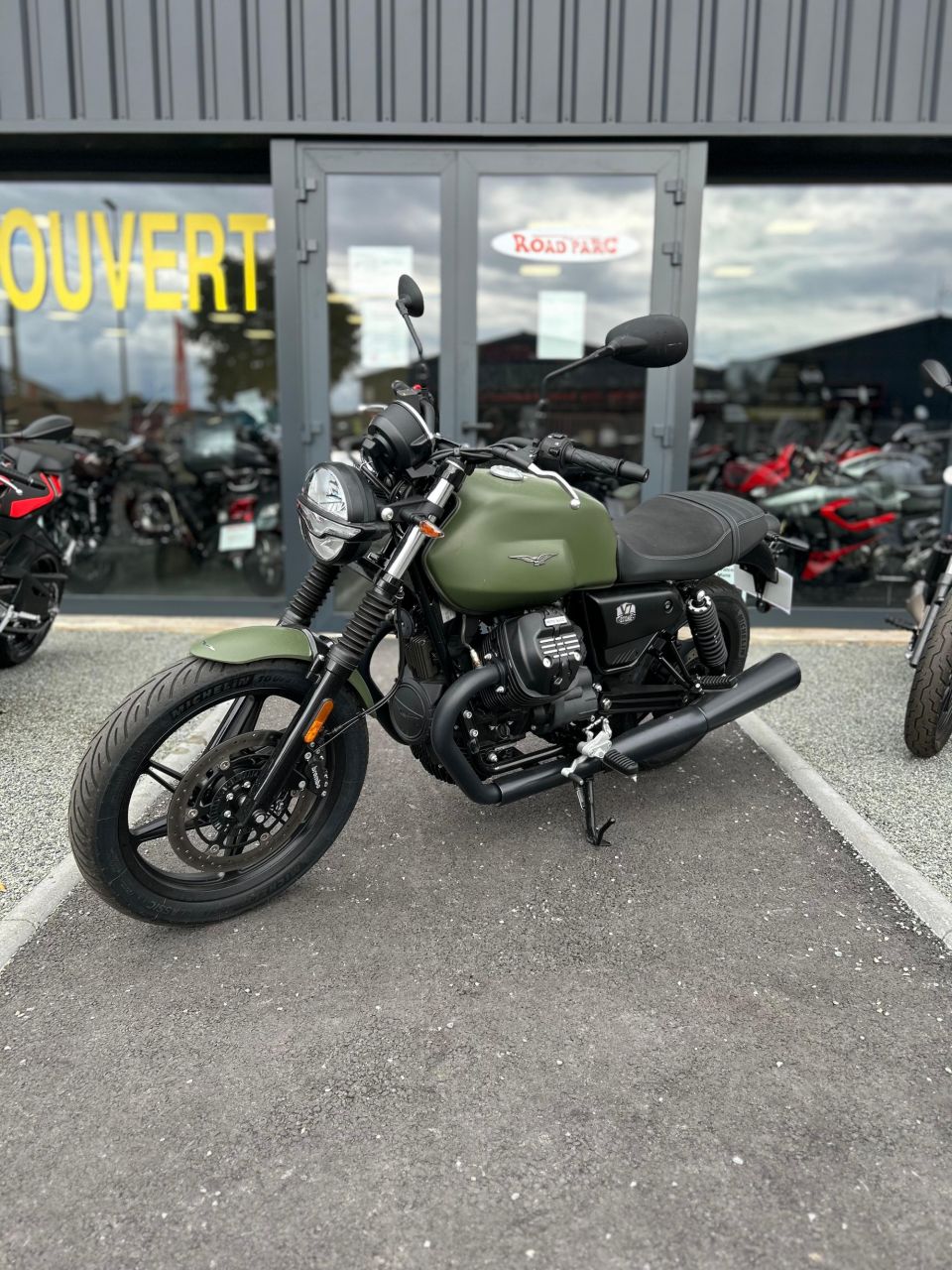 MOTO GUZZI V7 STONE 4