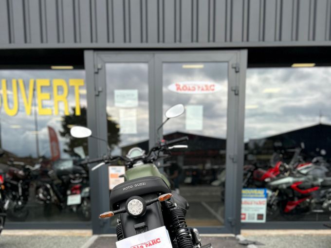 MOTO GUZZI V7 STONE 4