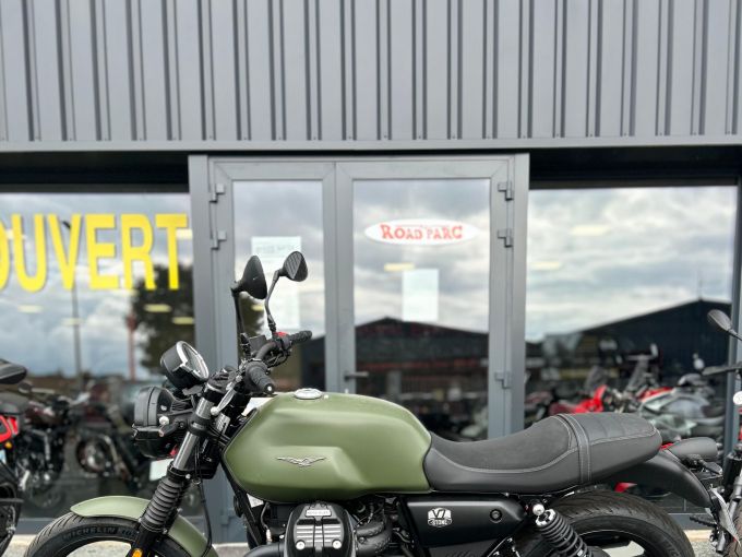 MOTO GUZZI V7 STONE 4