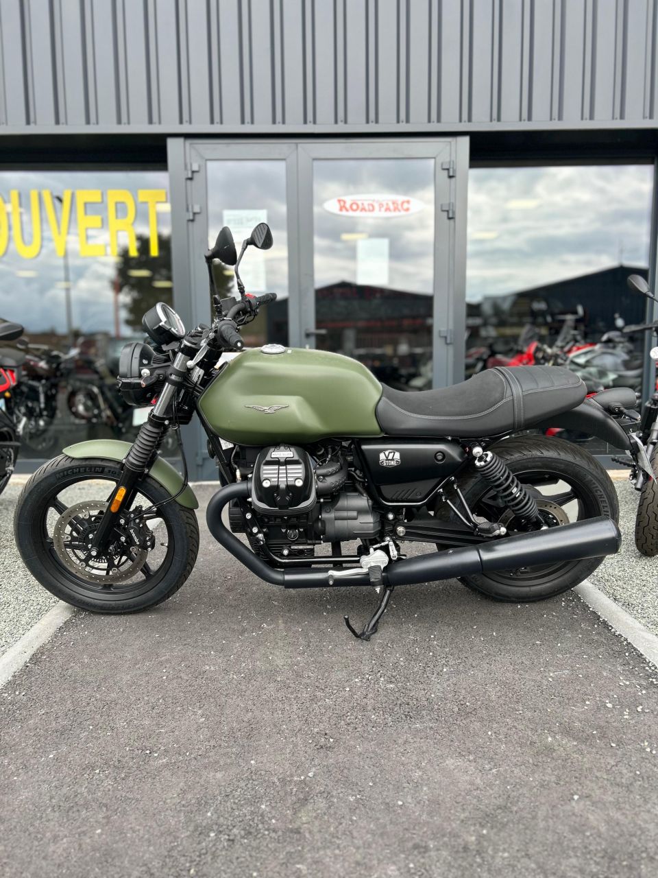 MOTO GUZZI V7 STONE 4