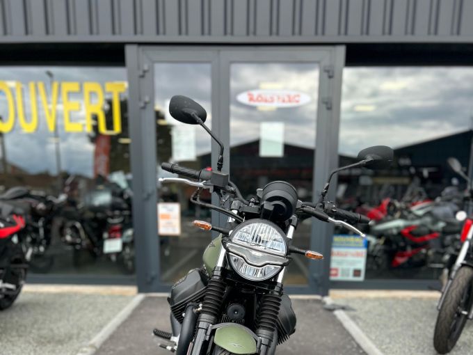 MOTO GUZZI V7 STONE 4
