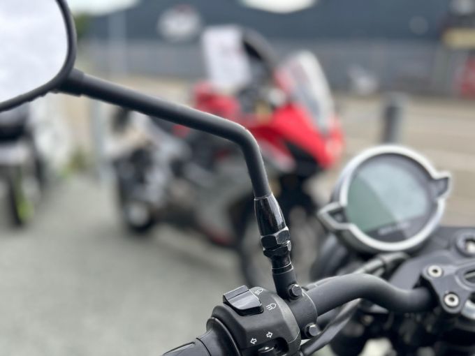 MOTO GUZZI V7 STONE 4