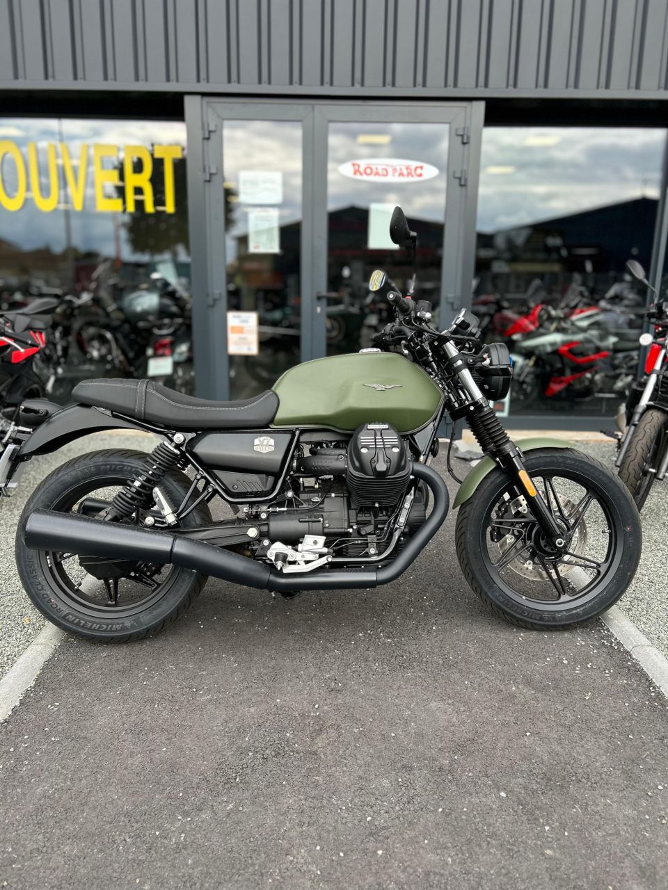 MOTO GUZZI V7 STONE 4