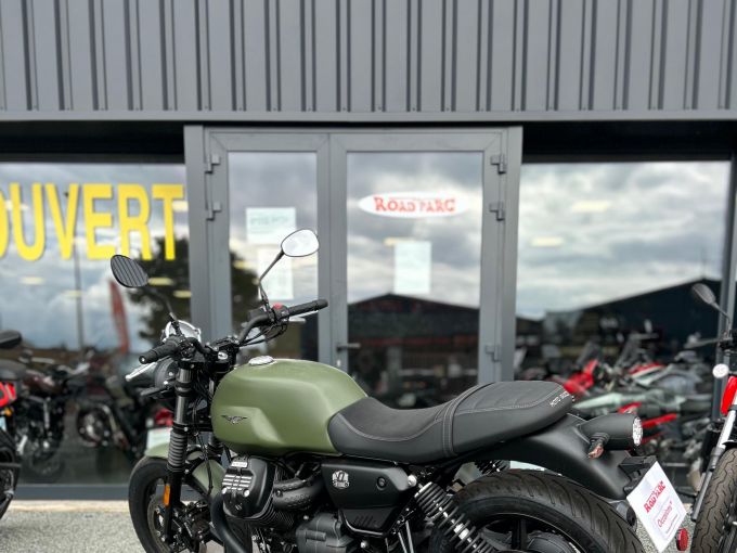 MOTO GUZZI V7 STONE 4