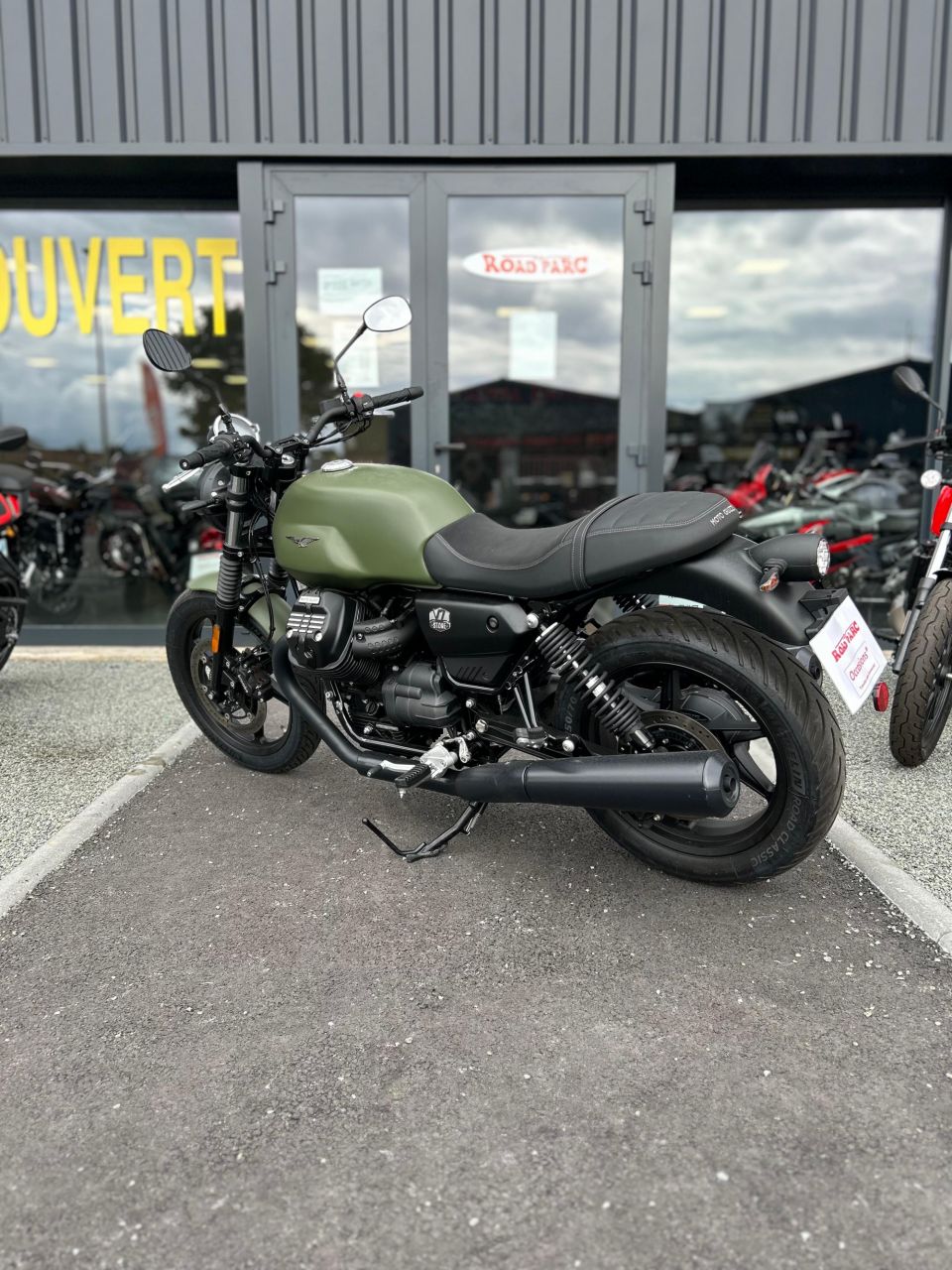 MOTO GUZZI V7 STONE 4