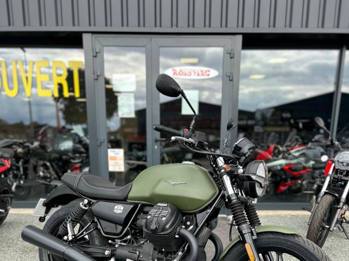 MOTO GUZZI V7 STONE 4