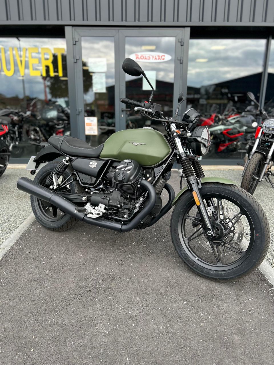 MOTO GUZZI V7 STONE 4