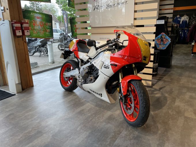 YAMAHA XSR 900 GP 4