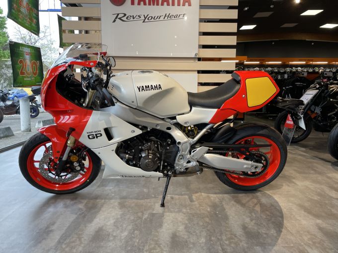 YAMAHA XSR 900 GP 4