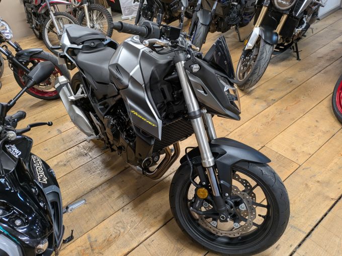 HONDA CB 750 HORNET 4