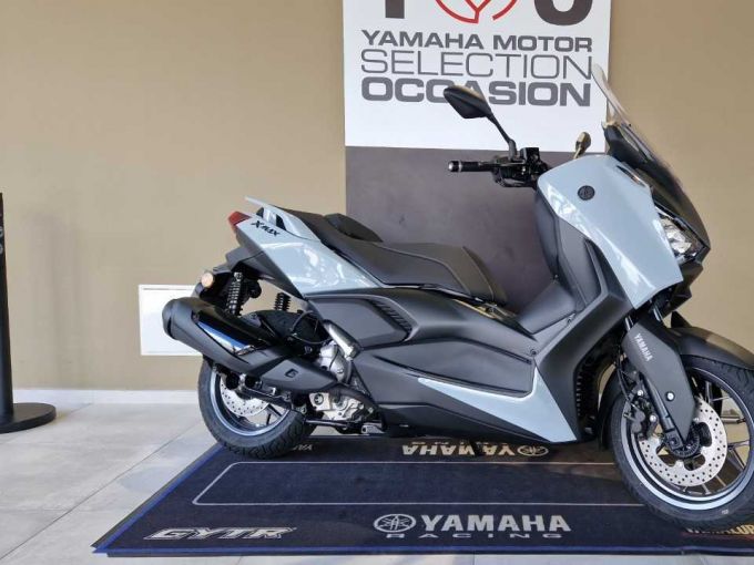 YAMAHA XMAX 300 Tech Max 4