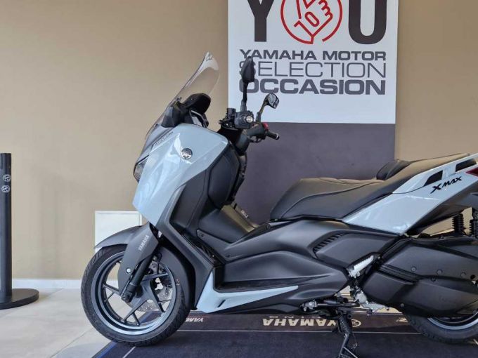 YAMAHA XMAX 300 Tech Max 4