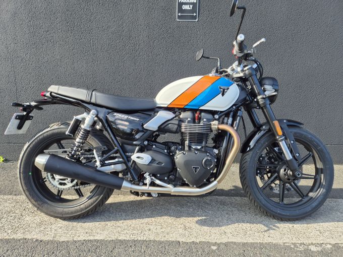 TRIUMPH SPEED TWIN 900 4