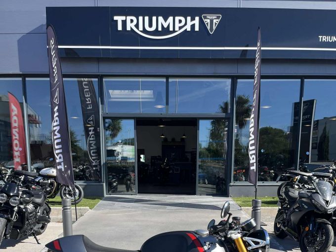 TRIUMPH THRUXTON 1200 RS 4