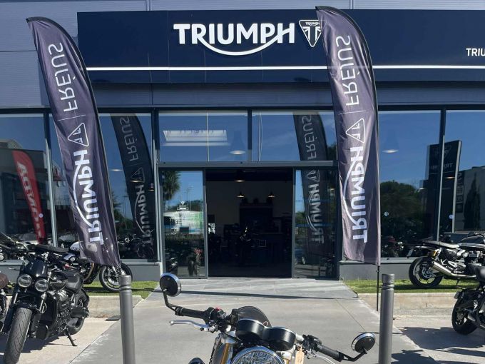TRIUMPH THRUXTON 1200 RS 4