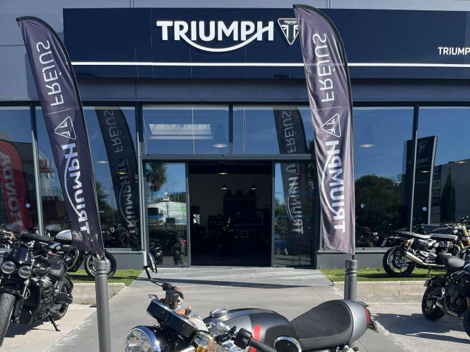 TRIUMPH THRUXTON 1200 RS 4
