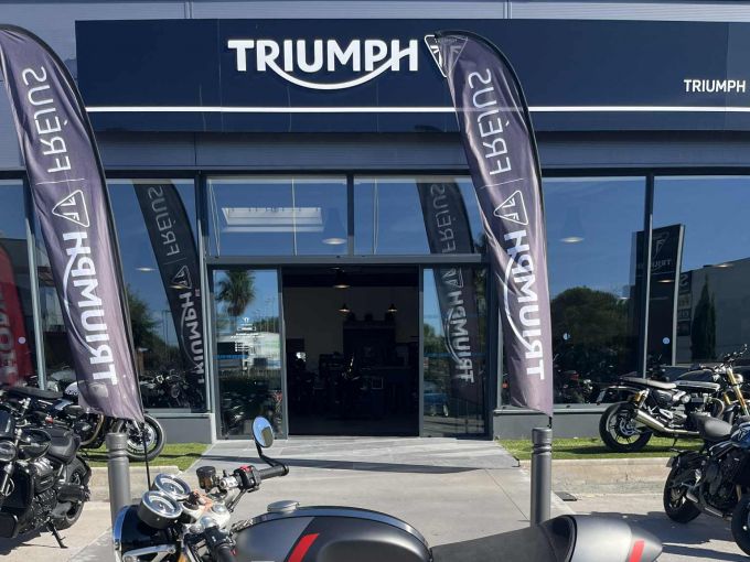 TRIUMPH THRUXTON 1200 RS 4