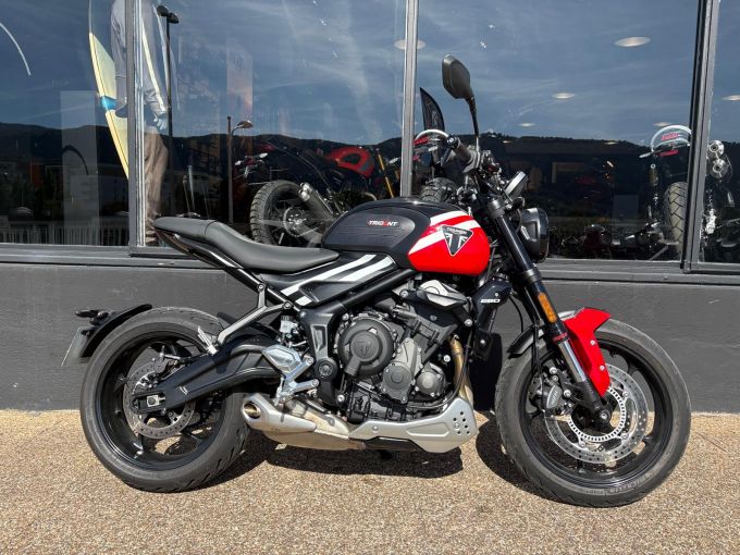 TRIUMPH TRIDENT 660 4