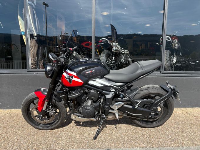 TRIUMPH TRIDENT 660 4