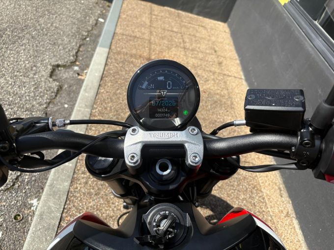 TRIUMPH TRIDENT 660 4
