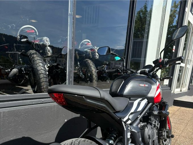 TRIUMPH TRIDENT 660 4